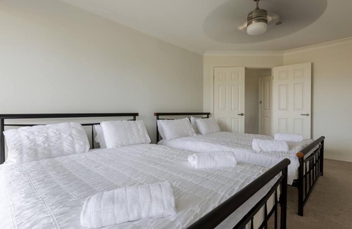 Pacific Pines Apartamento | Family Fun Oasis Pool Retreat Near Theme Parks