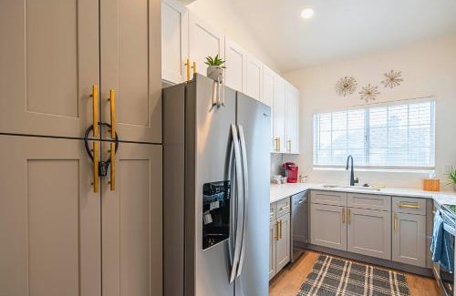 North Scottsdale Apartamento | Family Fun-Sport Court & Game Room with King Bed - 2 Self-Check In - H2162