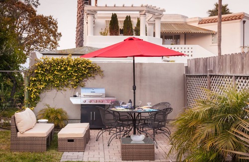 Westside Santa Cruz Casa | ¡Diversión familiar! Encanto del viejo mundo, bañera de hidromasaje + Ubicación perfecta en el lado oeste de Santa Cruz