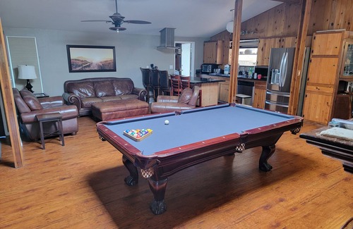 Serra Mesa Casa | ¡Reuniones familiares, mesa de billar, ping pong, jacuzzi y diversión!