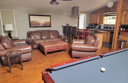 Serra Mesa Casa | ¡Reuniones familiares, mesa de billar, ping pong, jacuzzi y diversión!