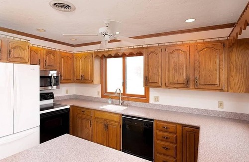 Scituate Casa | Family Gatherings, Weddings, Pet Friendly, Steps to Beaches and Light House