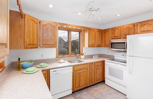 Scituate Casa | Family Gatherings, Weddings, Pet Friendly, Steps to Beaches and Light House