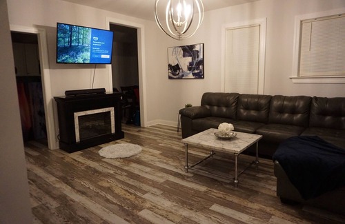 Salisbury Casa | Family Getaway- Beautiful & spacious 4 Bdrm Historic Home with a modern touch!