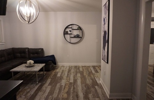 Salisbury Casa | Family Getaway- Beautiful & spacious 4 Bdrm Historic Home with a modern touch!