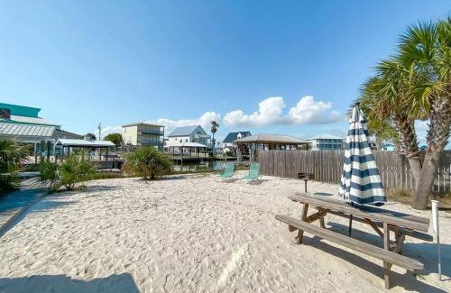 Gulf Shores Casa | Family Getaway! Blue Bungalow w Pool! 4min Walk to Beach!