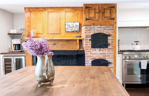 Portsmouth Casa | Family Getaway Bridal gathering Retreat 13