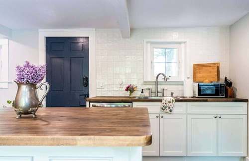 Portsmouth Casa | Family Getaway Bridal gathering Retreat 13
