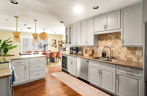 South Scottsdale Casa | Family Getaway: Diving Pool, Hot Tub, 8 min to Old Town, 6BR/3.5BA, Pet-friendly