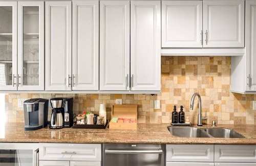 South Scottsdale Casa | Family Getaway: Diving Pool, Hot Tub, 8 min to Old Town, 6BR/3.5BA, Pet-friendly