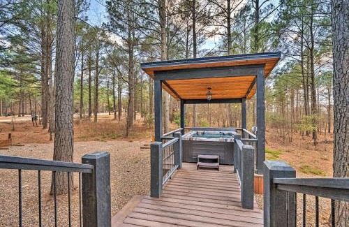 Hochatown Chalet De Esquí | Family Getaway, Hot Tub, Firepit!