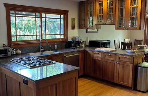 San Anselmo Casa | Family getaway in Marin County. Close to S.F., wine country and Stinson Beach.