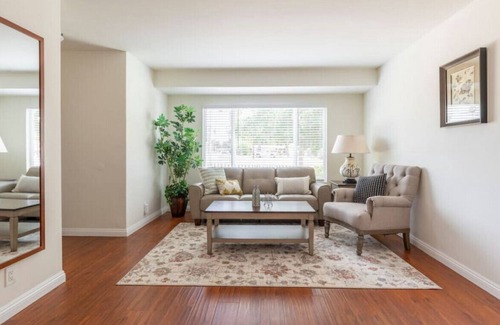 Covina Casa | Family Getaway in the Heart of LA: Explore the city by day, and relax in this 3-bedroom haven by night. King bed, streaming options, and central location await.