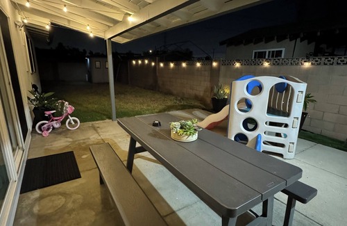 Southwest Anaheim Casa | Modern Home for Large Families near Disney & Knotts