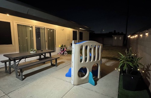 Southwest Anaheim Casa | Modern Home for Large Families near Disney & Knotts