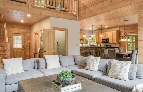 Avery Creek Casa | Family Getaway: Pool, Game Room, Fire Pit & 3 Kings