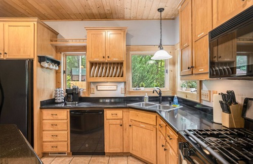 Avery Creek Casa | Family Getaway: Pool, Game Room, Fire Pit & 3 Kings