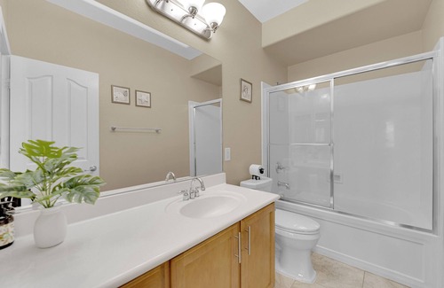 Enterprise Casa | Family Getaway Single Story Home Pool Table 4BR 5 Queens 12 Miles to The Strip