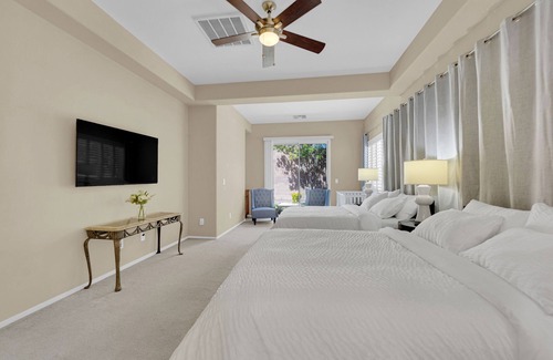 Enterprise Casa | Family Getaway Single Story Home Pool Table 4BR 5 Queens 12 Miles to The Strip