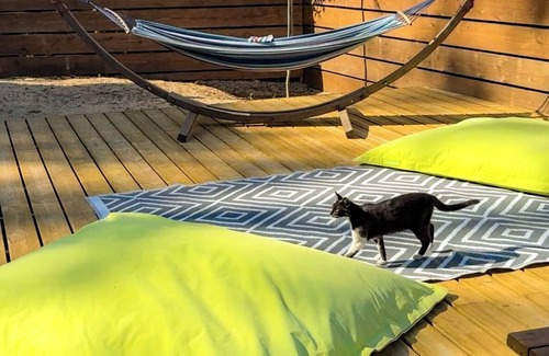 Colares Alquiler De RV | Family glamping within walking distance to three beaches