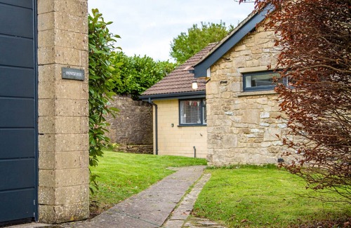 Bath Casa | Family & group friendly, free parking, central house