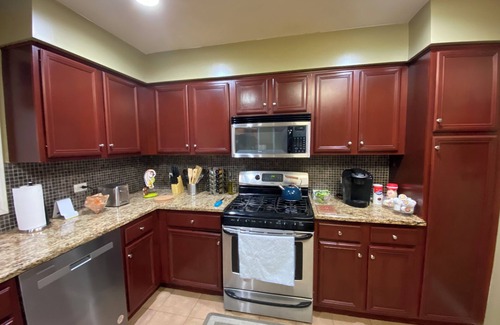 Irving Park Casa | Pulaski Mahal - Spacious 3bed/2.5bath with Game Room. Close to Hwy, train.