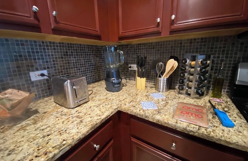 Irving Park Casa | Pulaski Mahal - Spacious 3bed/2.5bath with Game Room. Close to Hwy, train.