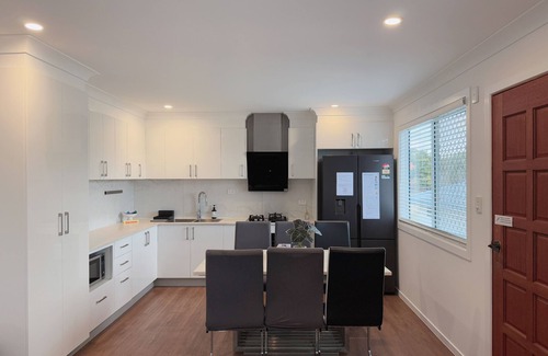 Sunnybank Hills Casa | Family Haven in Sunnybank | 2BR 2Bath/3 Beds