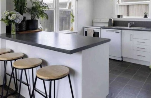 Mount Maunganui Cabaña | Family holiday home, LOCATION, LOCATION! Private & fenced. Tay Rustic Cottage