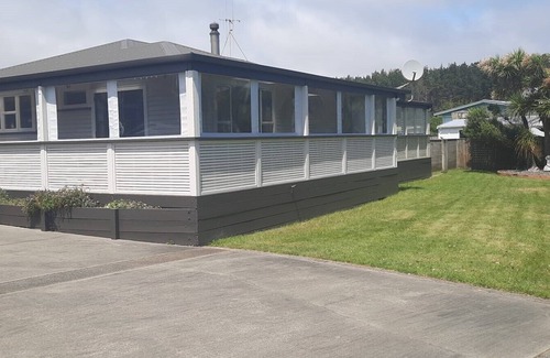 Waitarere Beach Casa | Family holiday home at Waitarere Beach.