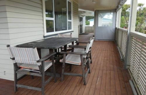 Waitarere Beach Casa | Family holiday home at Waitarere Beach.