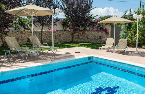 Skouloufia Villa | Villa familiar en el campo con vista al mar