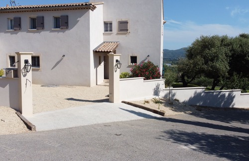 Puget Villa | Villa familiar con jardín y piscina privada.