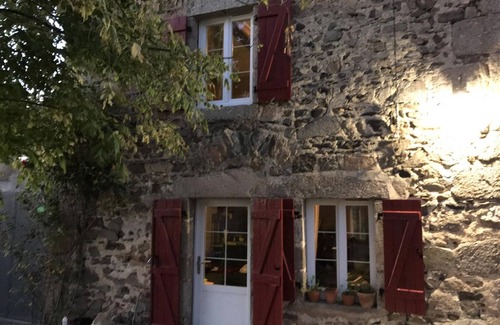 Ferrieres-sur-Sichon Cabaña | Casa familiar con jardín cerrado, chimenea, mascotas permitidas e internet en Ferrières-sur-Sichon