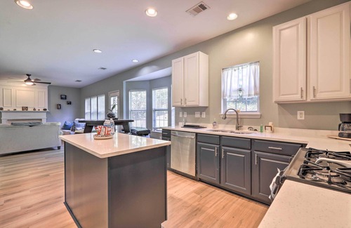 Stockbridge Casa | ¡NUEVO! Casa familiar, 23Mi a DWTN Atlanta y acuario