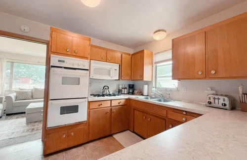 Willowick Casa | Family Home Across from Park & Pool Access