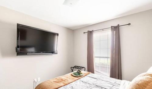 Southeast Arlington Casa | Family Home close to AT&T Stadium w Game Room and Large Patio