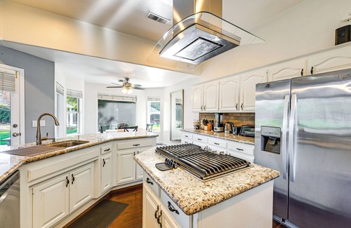 Greenacres Casa | Family Home in Bakersfield w/ Zip Line