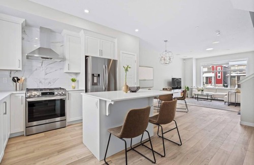 Calgary Casa | Family Home in Livingston 4 Bed, 3.5 Bath