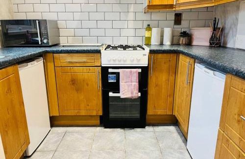 Pentwyn Casa | Family Home in Residential Neighbourhood