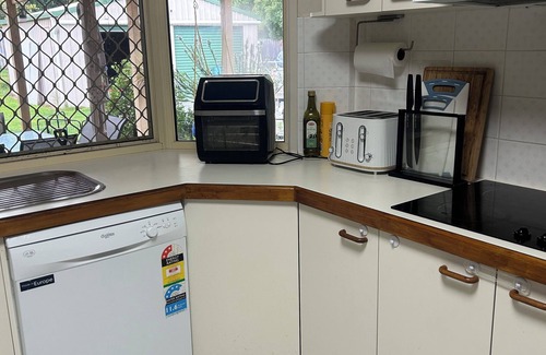 Burpengary Casa | Family home in the heart of Burpengary- Pet Friendly & Ducted Aircon!