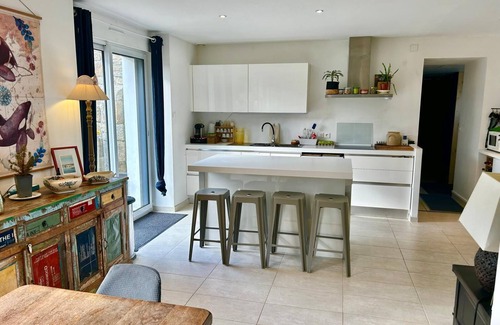 Plomeur Casa | Family home in the heart of the village La Torche