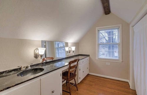 Roeland Park Casa | Family Home in the Heart of KC Minutes away from The Plaza, Westport, & P&L!