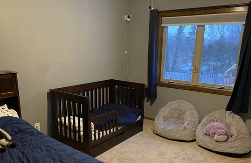 Mendota Heights Casa | Family home near airport, parks, MOA, both downtowns, Childrens/regions hospital