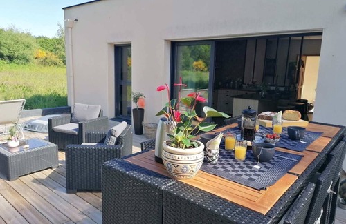 Questembert Casa | Family home near Vannes + year-round spa