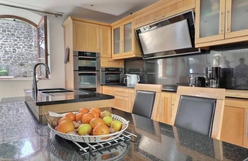 Miramas Casa | Family home on the heights of Miramas-Le-Vieux in the heart of Provence