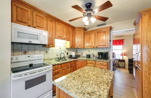 Chico Casa | Family Home on Lake Bridgeport: Pets Welcome!