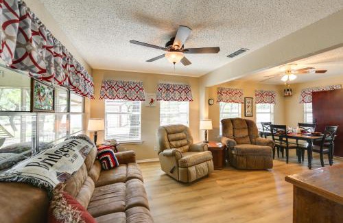Chico Casa | Family Home on Lake Bridgeport Pets Welcome!