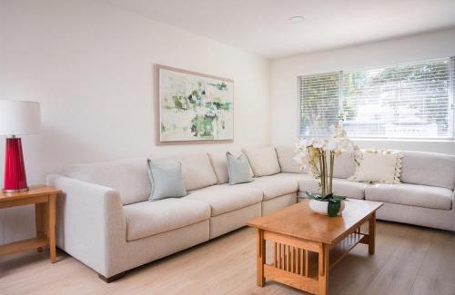 Simi Valley Casa | Family Home, Pool, Pong, Nintendo
