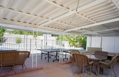 Simi Valley Casa | Family Home, Pool, Pong, Nintendo